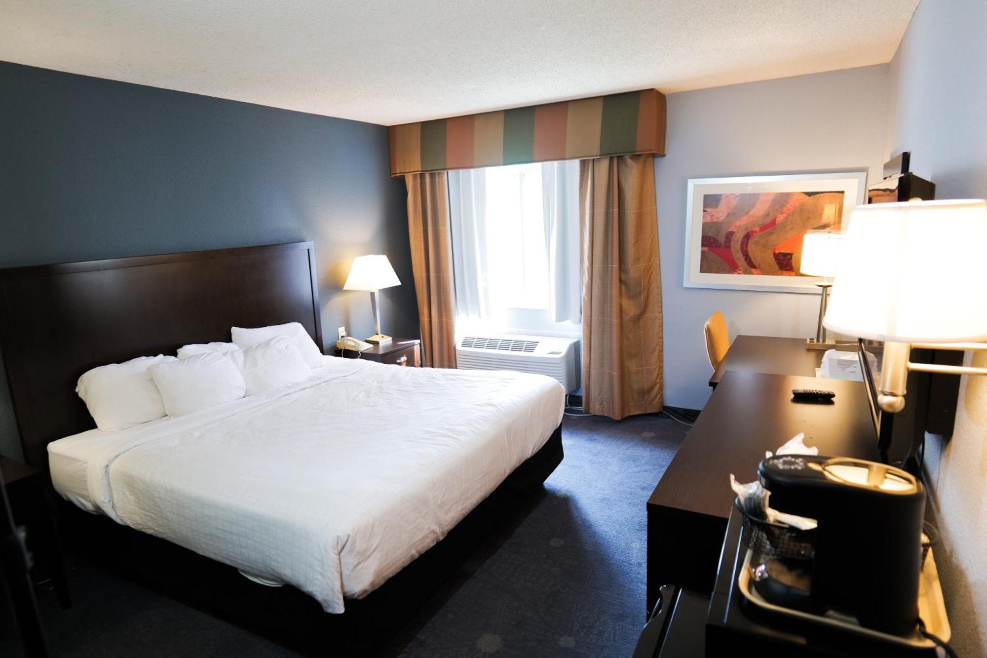 Отель Baymont By Wyndham Flint Airport North Экстерьер фото